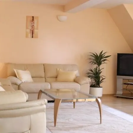 Hotell Karpatsky Dvor Lozorno